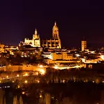 A 20 Min De Madrid En Ave Casita Con Jardin Privado, Wifi, Smart Tv 55p Y Aparcamiento En La Puerta アパート