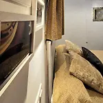 A 20 Min De Madrid En Ave Casita Con Jardin Privado, Wifi, Smart Tv 55p Y Aparcamiento En La Puerta セゴビア